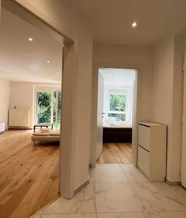 Апартаменты Gartenwohnung Neben Dem Lkh