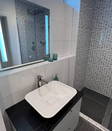 Gartenwohnung Neben Dem Lkh *