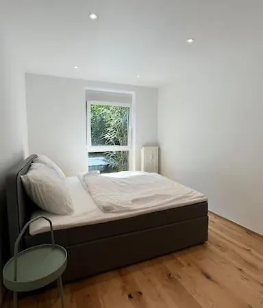Апартаменты Gartenwohnung Neben Dem Lkh *
