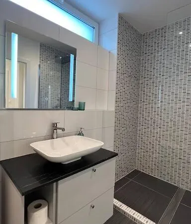 Апартаменты Gartenwohnung Neben Dem Lkh